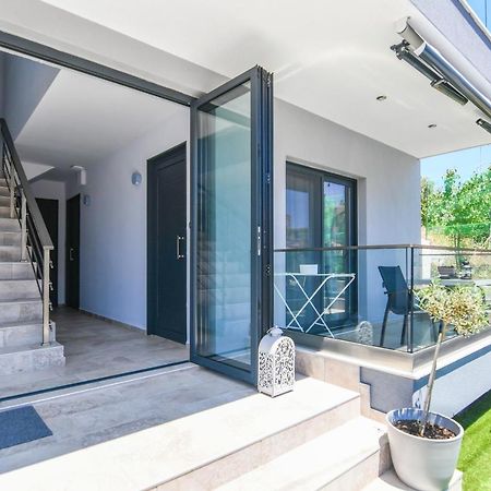 Oasis Apartment Сарти Екстериор снимка